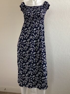 Lark & Grey, excellent condition, sz S, dark blue/ white floral, smocked bodice